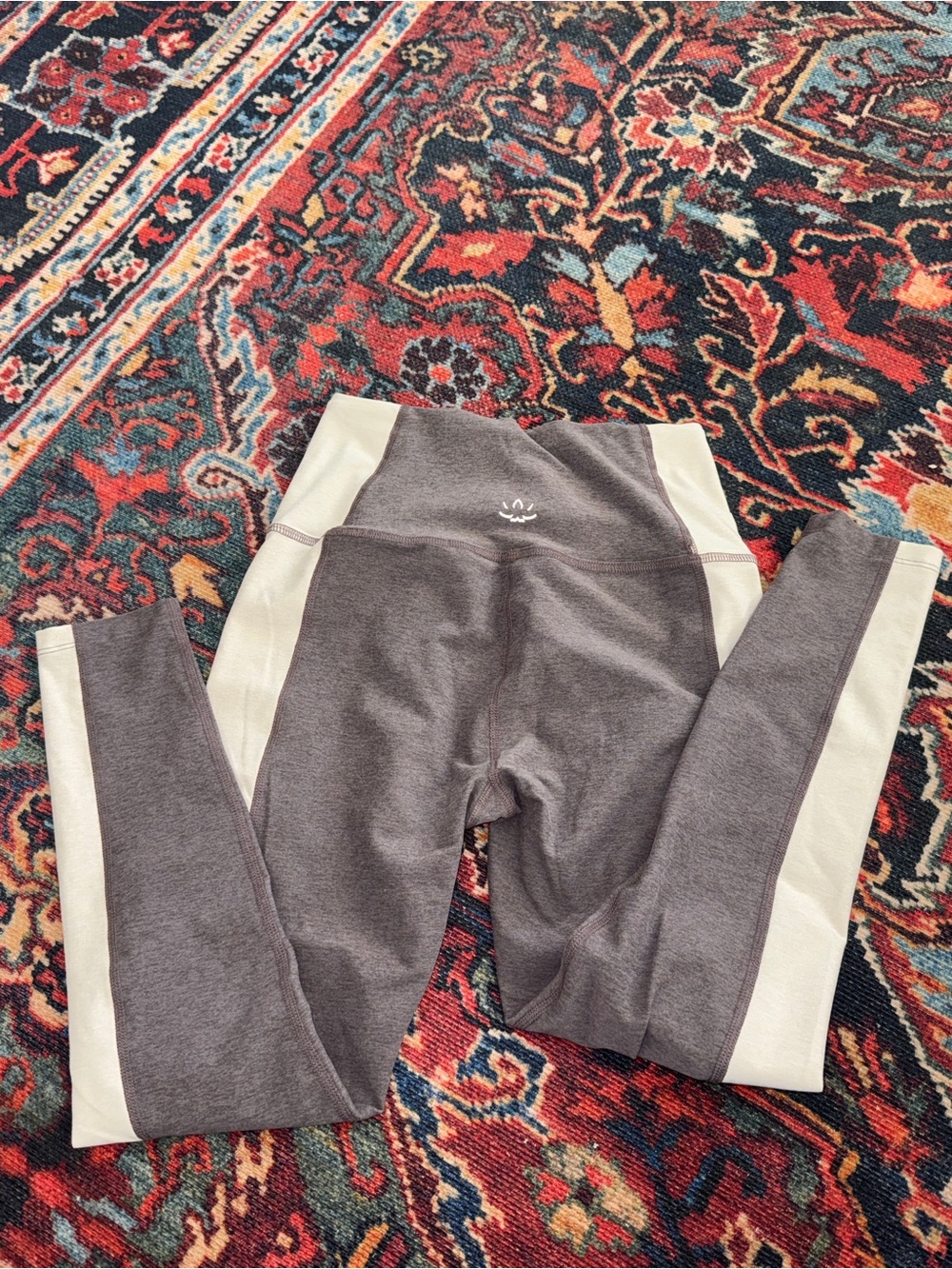 Beyond Yoga Gray and Cream High-Waist Leggings with Side Panels - Picture 5 of 8
